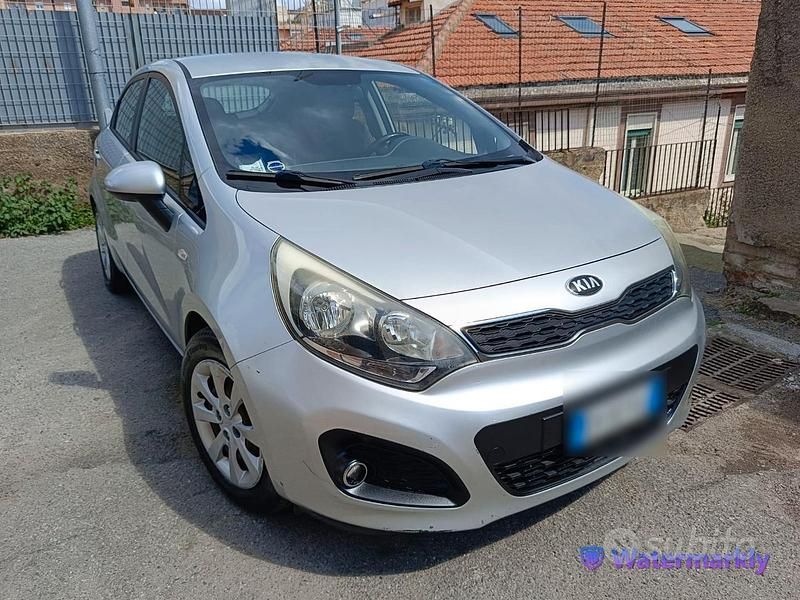 Usata Kia Rio 85 CV (62 kW) 2014 Grigio Berlina