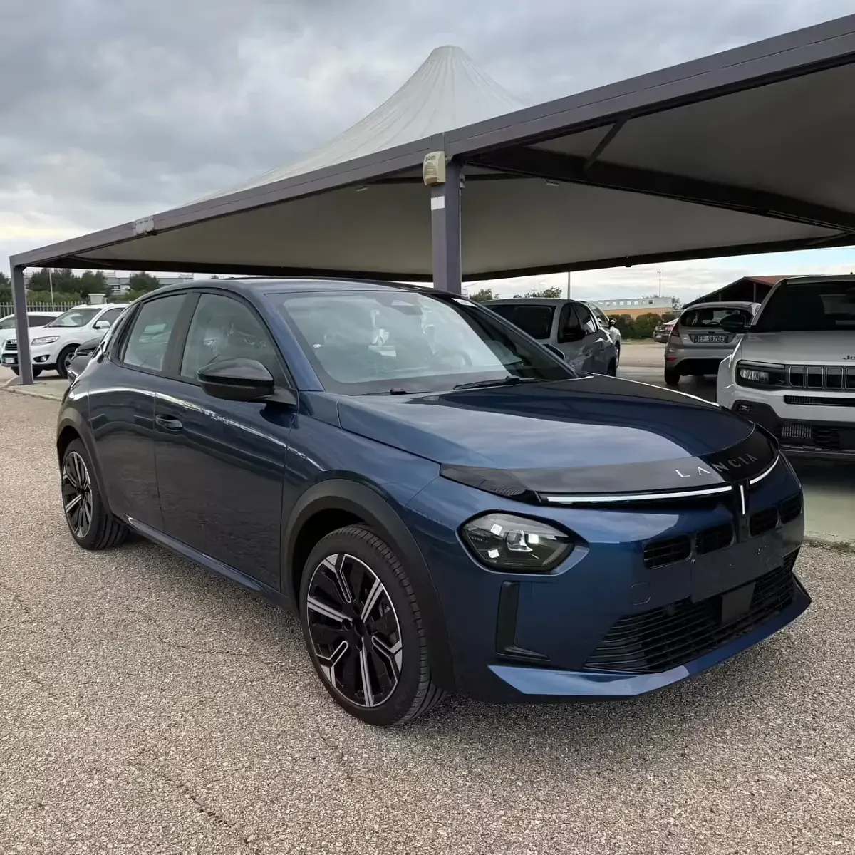 Nuova Lancia Ypsilon 100 CV (73 kW) 2026 Blu Utilitaria