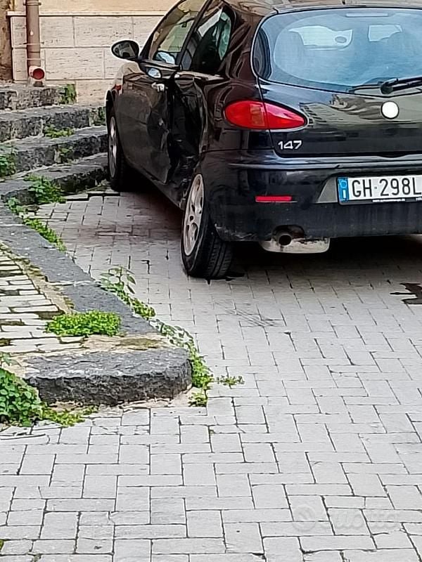 Usata Alfa Romeo 147 140 CV (102 kW) 2002 Nero Utilitaria