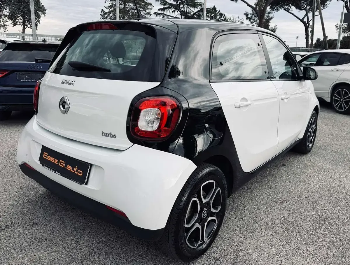 Usata Smart ForFour Passion 90 CV (66 kW) 2018 Tetto panoramico Utilitaria