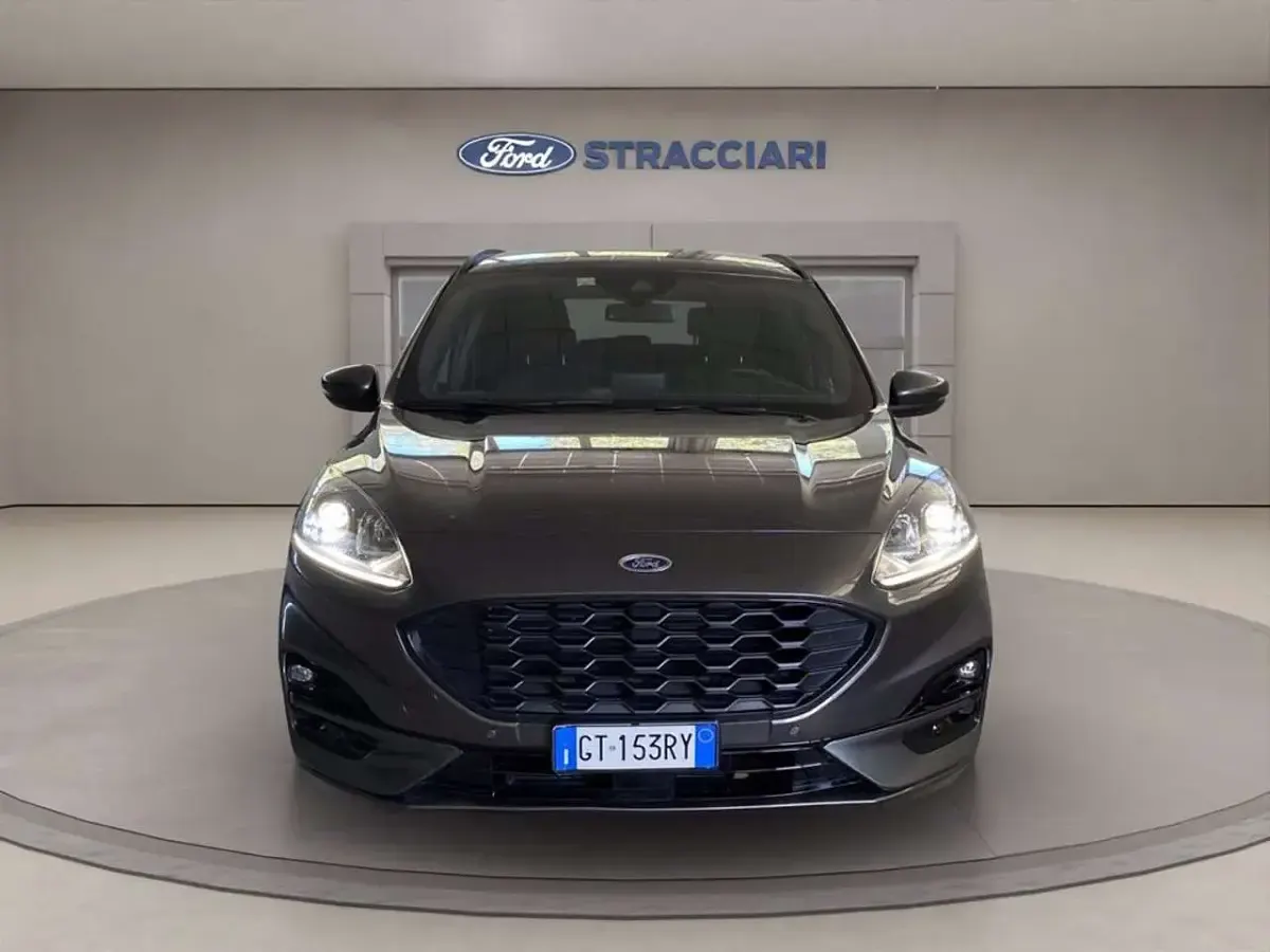 Usata Ford Kuga ST-Line 120 CV (88 kW) 2024 Grigio metallizzato SUV