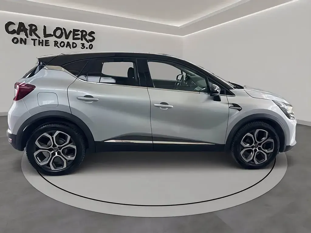 Usata Renault Captur Intens 101 CV (74 kW) 2021 Grigio chiaro SUV