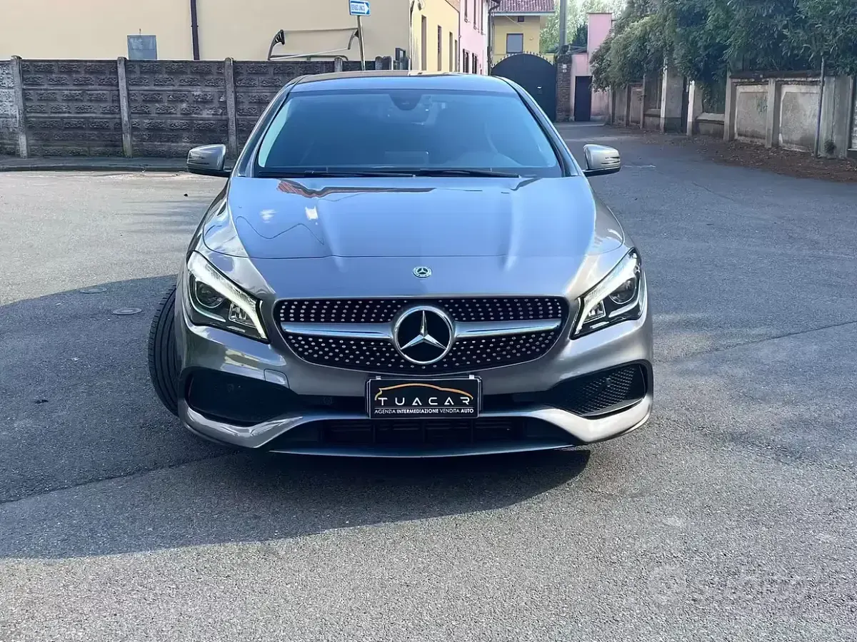 Occasion Mercedes CLA220 Premium 177 ch (130 kW) 2018 Gris Berline