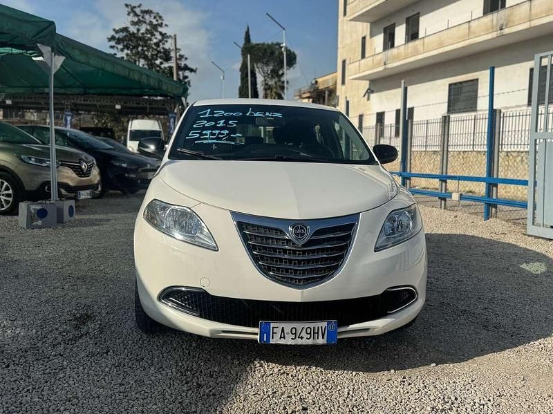 Usata Lancia Ypsilon Gold 80 CV (58 kW) 2014 Bianco Utilitaria