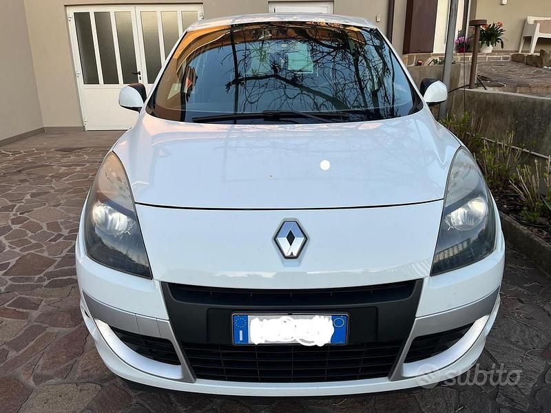Usata Renault Scénic III 110 CV (80 kW) 2010 Bianco Monovolume
