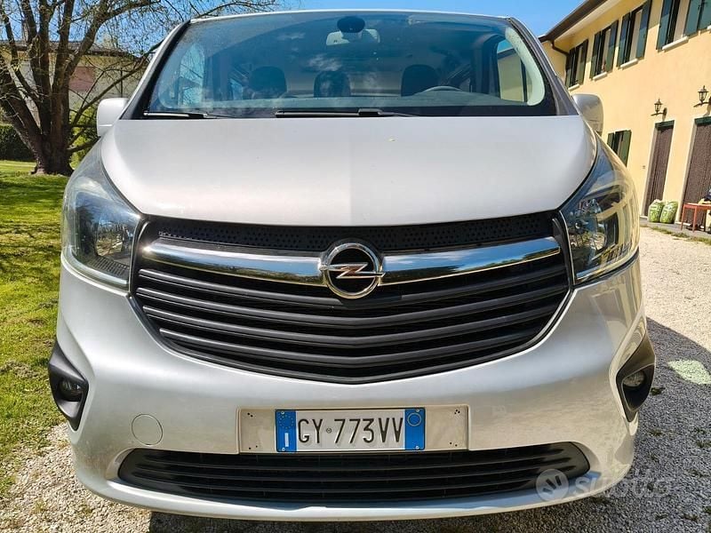 Usata Opel Vivaro 2015 Grigio Monovolume