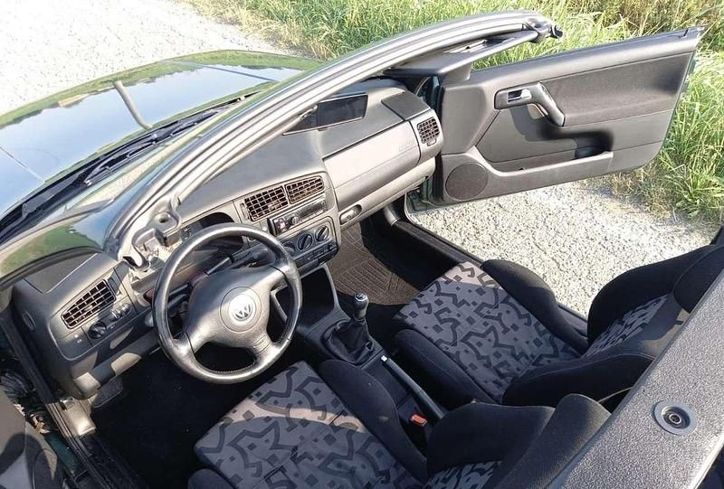 Usata VW Golf Cabriolet Classicline 101 CV (74 kW) 1998 Verde Cabrio