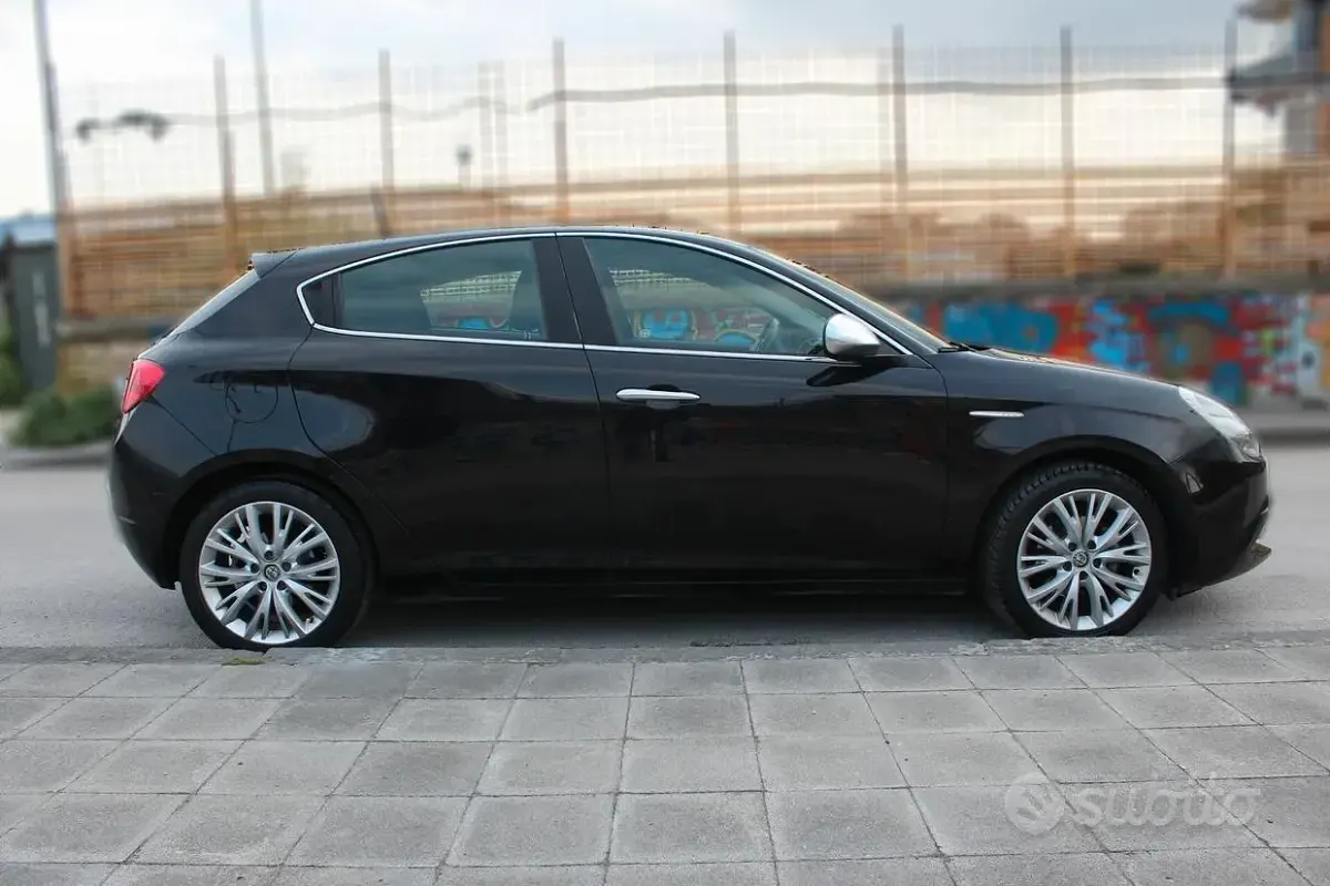 Usata Alfa Romeo Giulietta Super 120 CV (88 kW) 2016 Nero Utilitaria