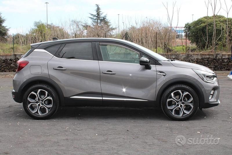 Usata Renault Captur Techno 100 CV (73 kW) 2023 Grigio SUV