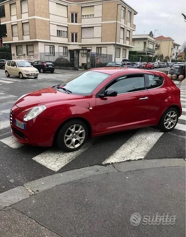 Rosso Usata 2010 Alfa Romeo MiTo Due volumi | 4000 € (Molto cara) - Immagine 1/4