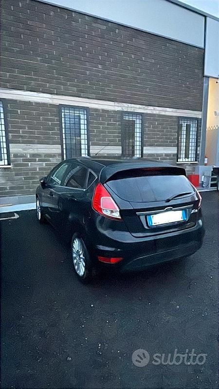 Usata Ford Fiesta Titanium 80 CV (58 kW) 2014 Nero Utilitaria
