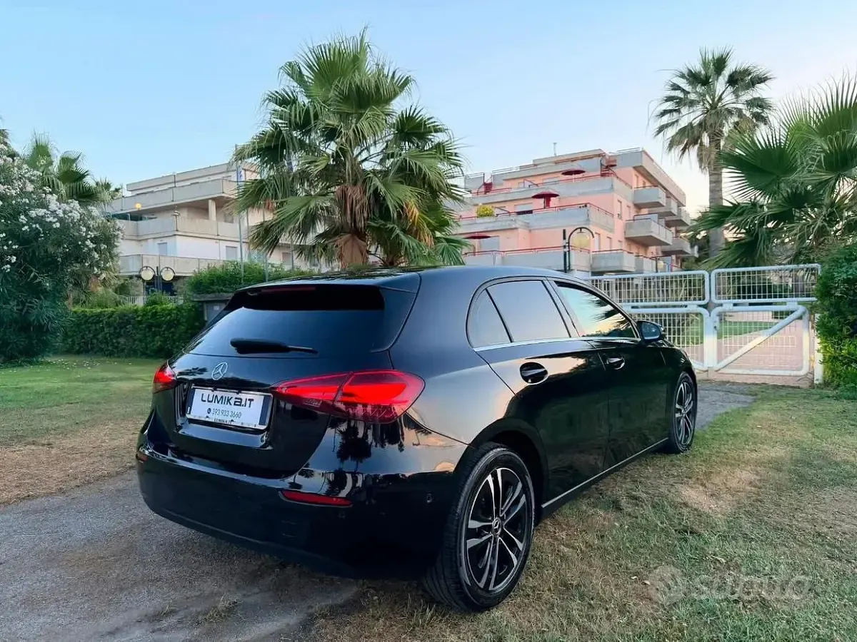 Usata Mercedes A180 AMG Line Premium Plus 116 CV (85 kW) 2023 Nero Berlina