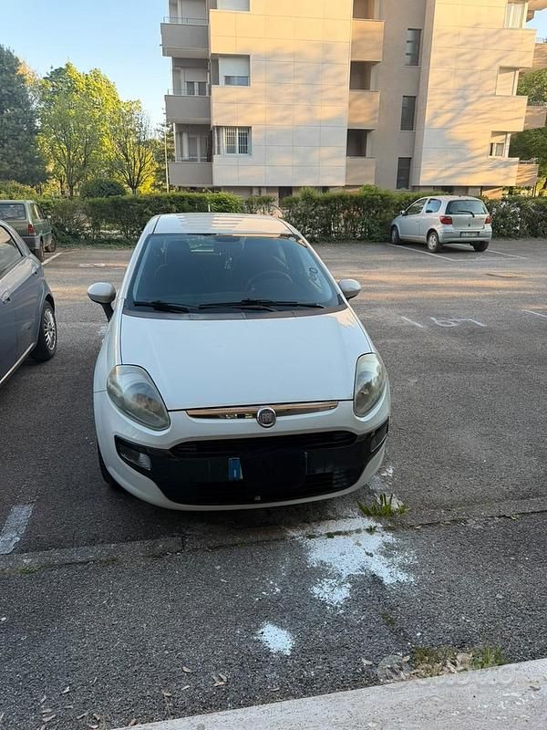 Usata Fiat Grande Punto 65 CV (47 kW) 2011 Bianco Utilitaria