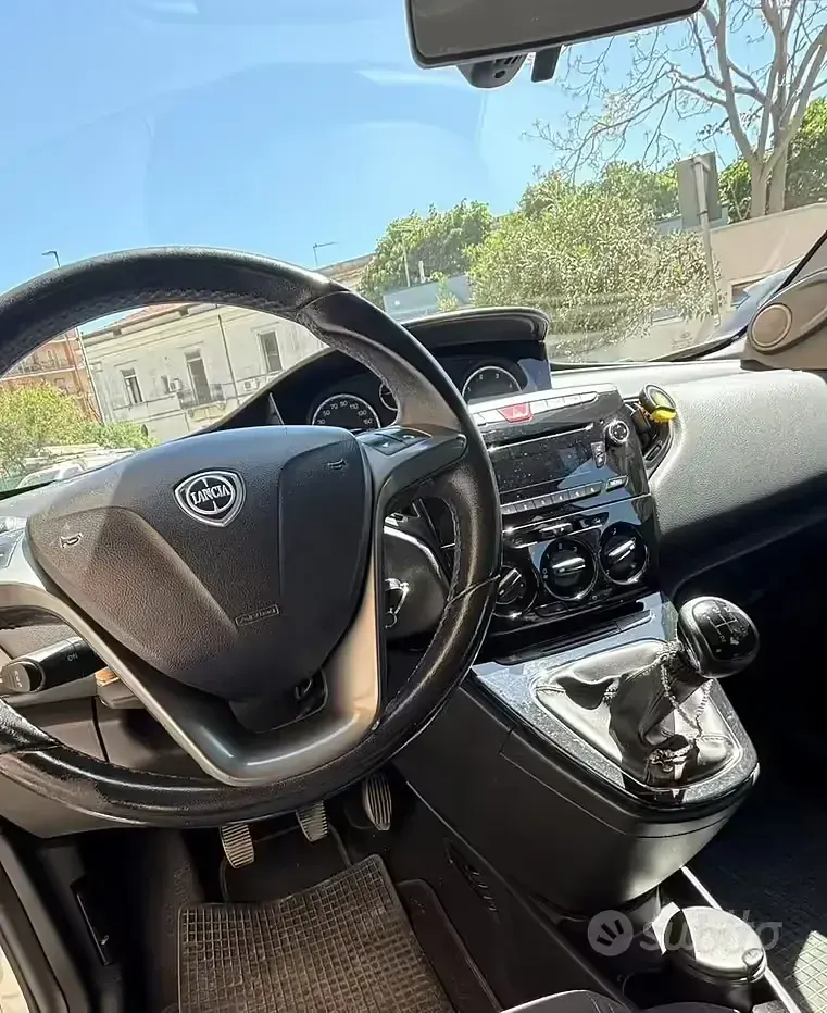 Usata Lancia Ypsilon 95 CV (69 kW) 2012 Bianco Utilitaria