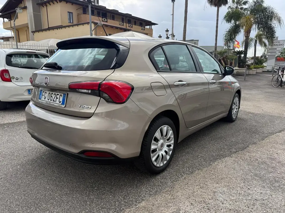 Usata Fiat Tipo Lounge 120 CV (88 kW) 2016 Grigio Berlina