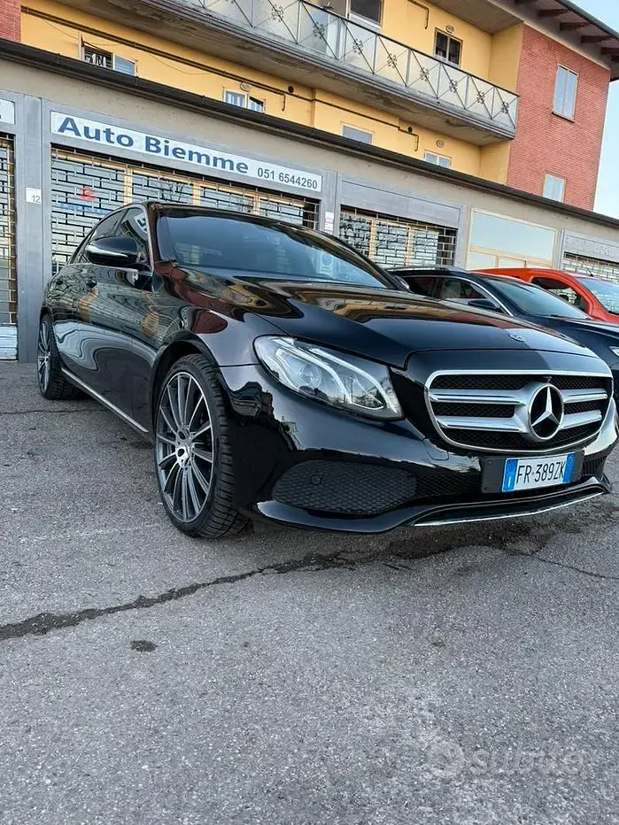 Usata Mercedes E220 194 CV (142 kW) 2019 Nero Berlina