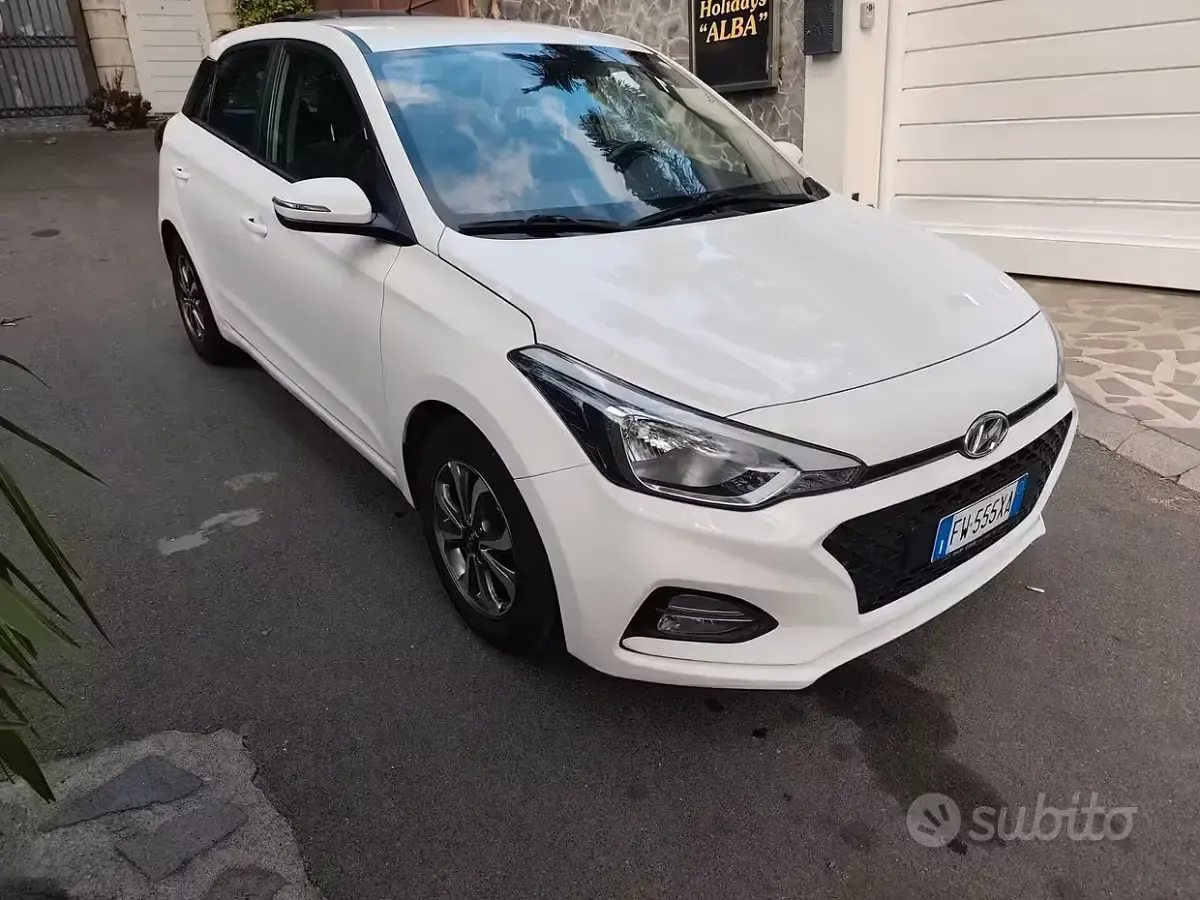 Usata Hyundai i20 75 CV (55 kW) 2019 Bianco Utilitaria