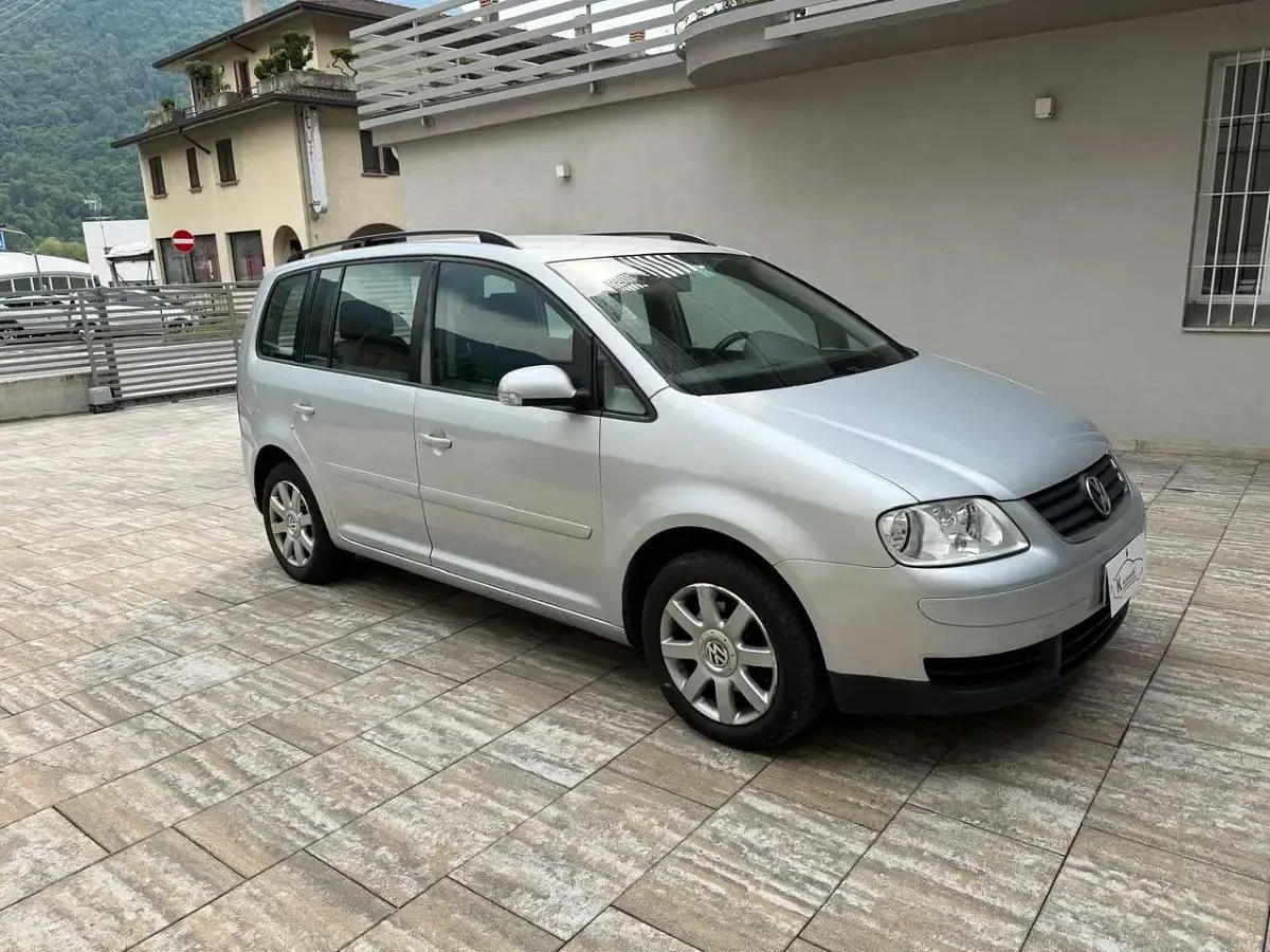 Usata VW Touran Trendline 105 CV (77 kW) 2005 Argento Monovolume