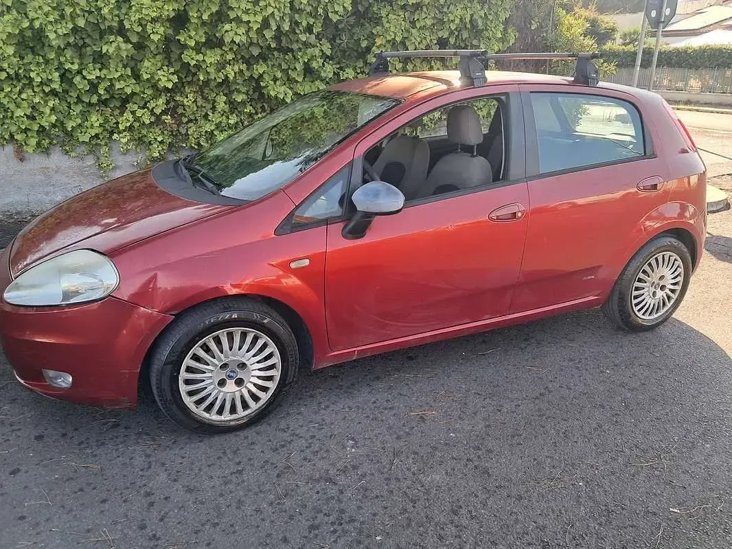 Usata Fiat Grande Punto Active 75 CV (55 kW) 2006 Rosso Utilitaria