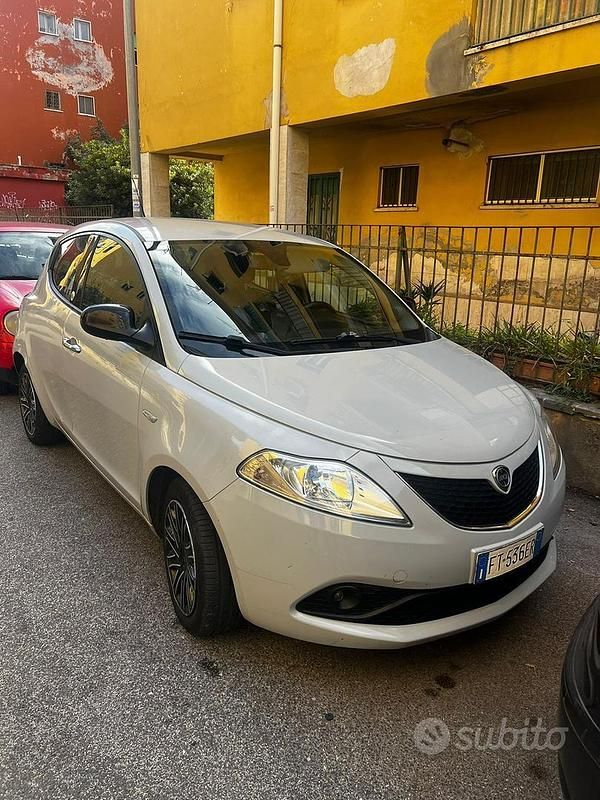 Usata Lancia Ypsilon 69 CV (50 kW) 2018 Grigio Utilitaria