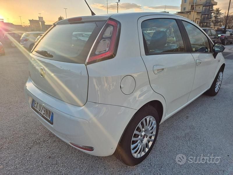 Usata Fiat Punto Street 75 CV (55 kW) 2014 Bianco Utilitaria