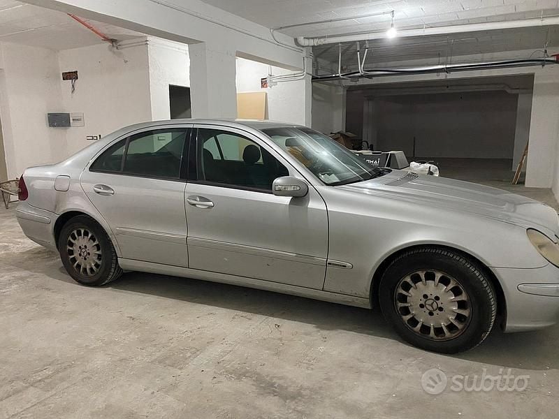 Usata Mercedes E220 150 CV (110 kW) 2003 Berlina