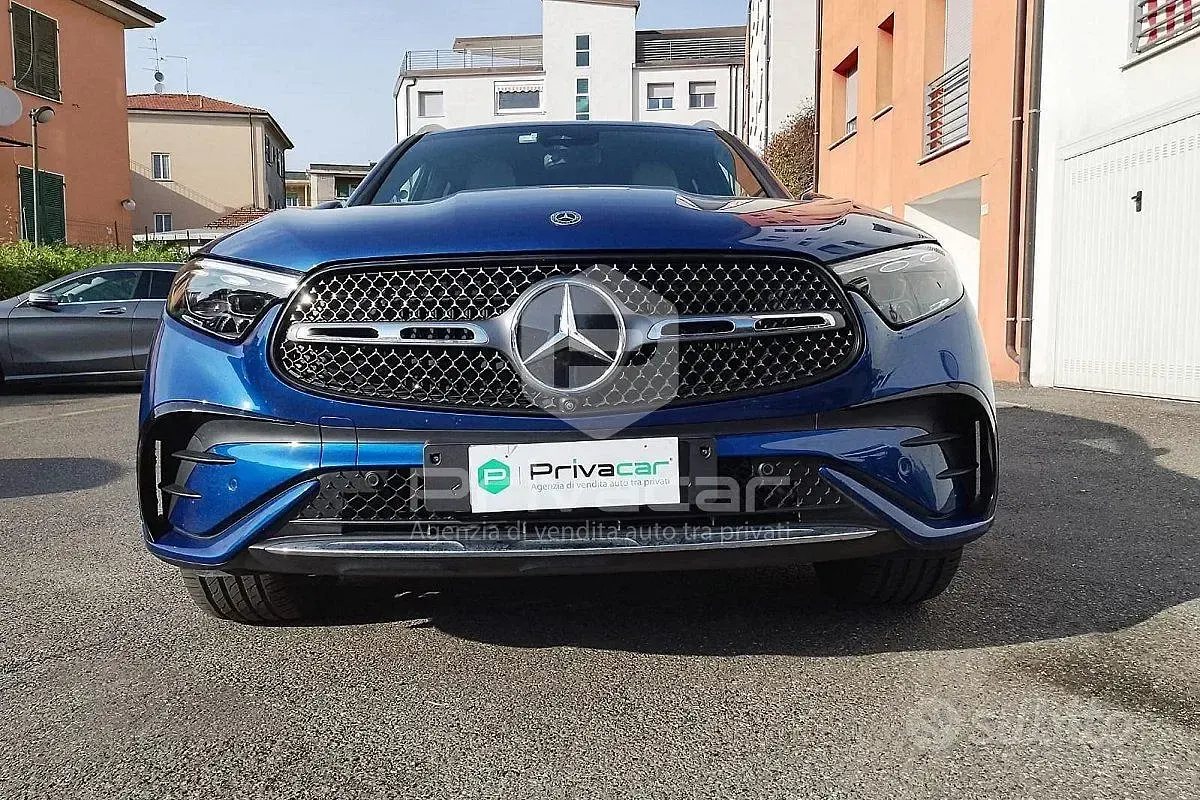 Usata Mercedes GLC300e AMG line 197 CV (144 kW) 2023 Blu Station wagon