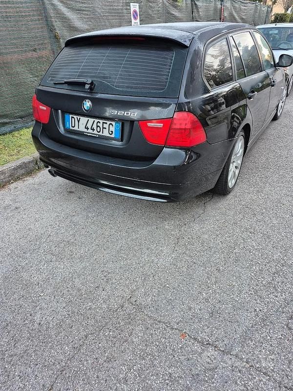 Usata BMW 320 177 CV (130 kW) 2009 Nero Station wagon