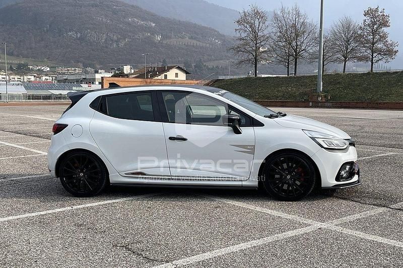 Second-hand Renault Clio IV Trophy 220 CP (161 kW) 2017 Alb Berlinǎ