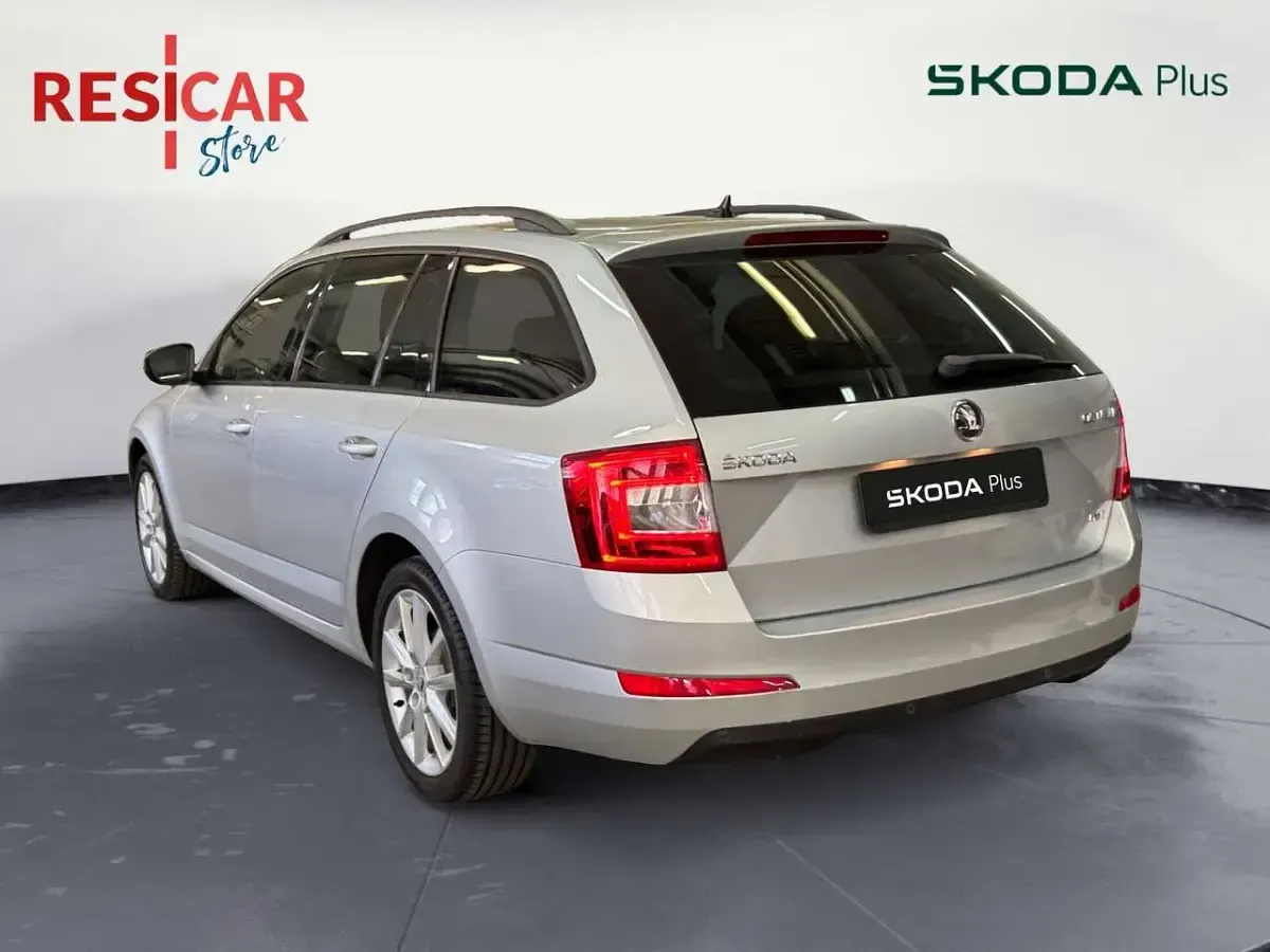 Usata Skoda Octavia Elegance 105 CV (77 kW) 2014 Argento metallizzato Station wagon