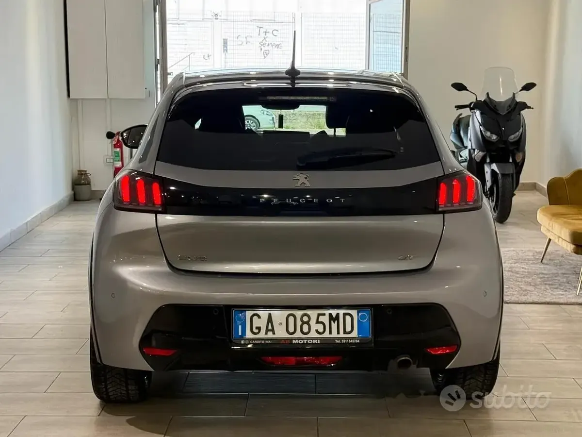 Usata Peugeot 208 GT 101 CV (74 kW) 2020 Grigio Utilitaria