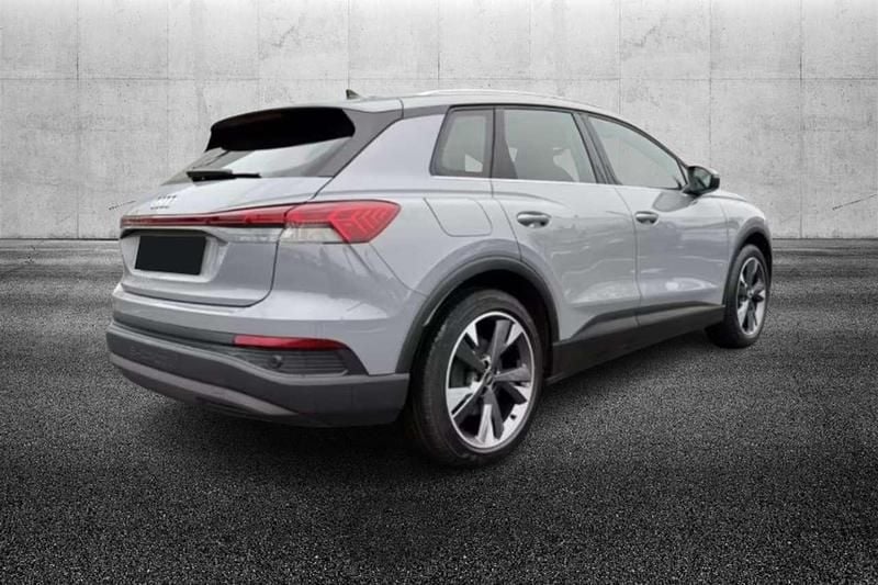 Käytetty Audi Q4 e-tron Advanced 69 kW (95 HP) 2022 Harmaa Katumaasturi