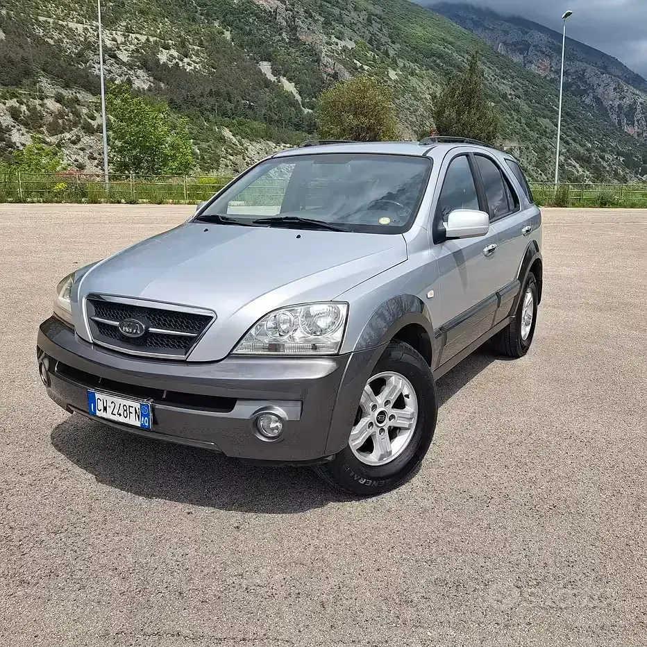 Second-hand Kia Sorento 140 CP (102 kW) 2005 Gri SUV