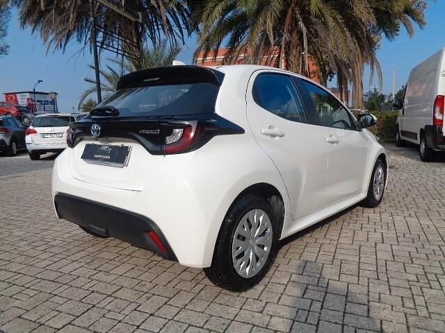 Usata Toyota Yaris Hybrid Active 92 CV (67 kW) 2023 Bianco Berlina