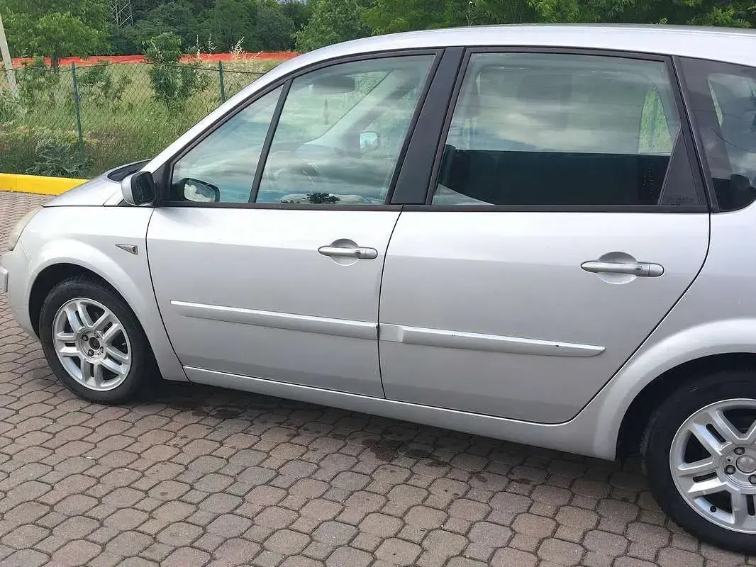 Usata Renault Scenic E-Tech 106 CV (77 kW) 2009 Argento Monovolume