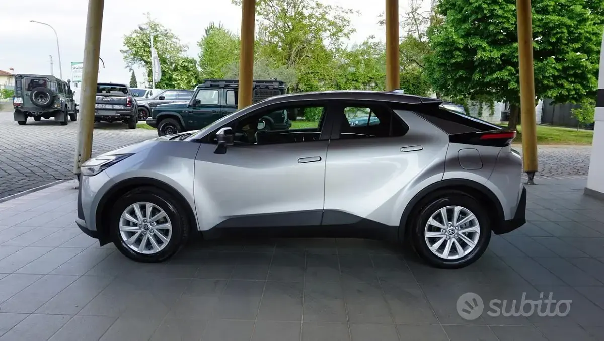 Usata Toyota C-HR Active 98 CV (72 kW) 2025 Argento SUV