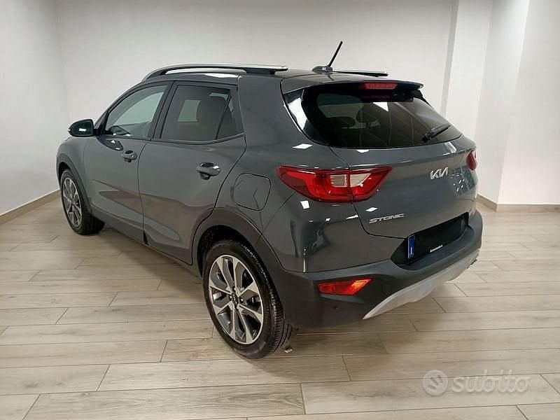 Usata Kia Stonic Style 101 CV (74 kW) 2023 Grigio scuro SUV