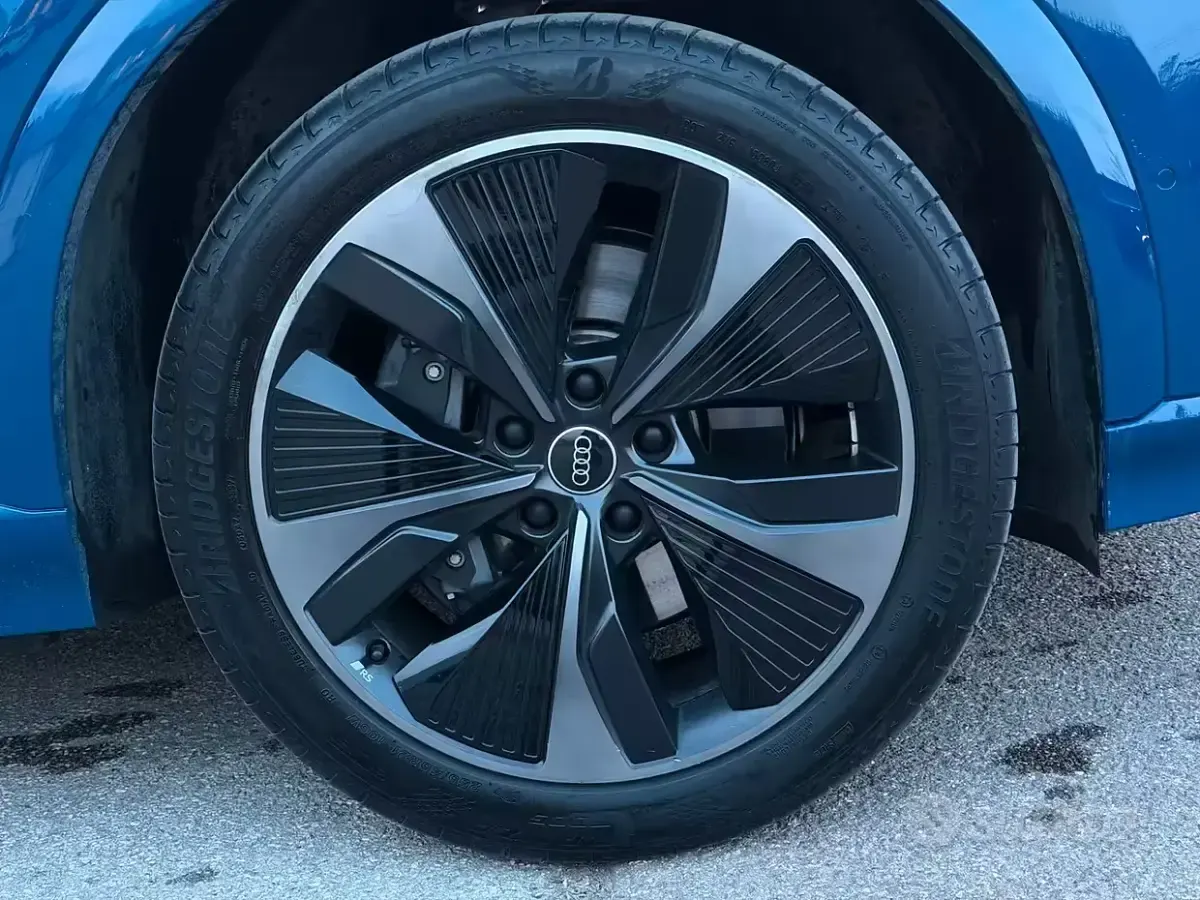 Usata Audi SQ6 e-tron Sport 119 kW (163 CV) 2025 Blu SUV