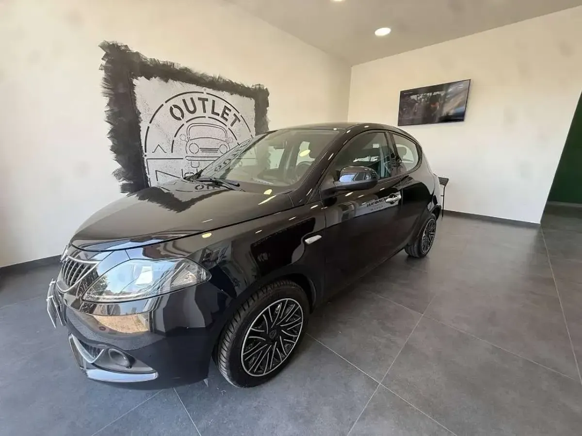 Usata Lancia Ypsilon Gold 69 CV (50 kW) 2022 Nero Utilitaria