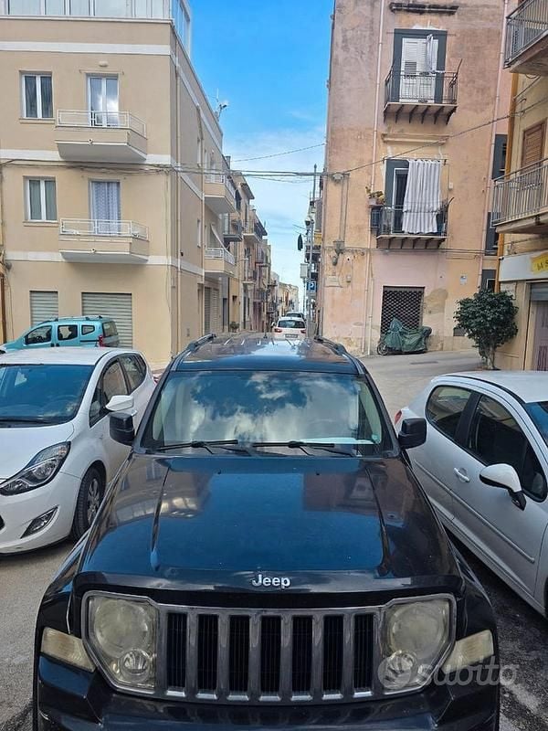Nero Usata 2008 Jeep Cherokee SUV | 4500 € (Ottimo prezzo) - Immagine 1/4