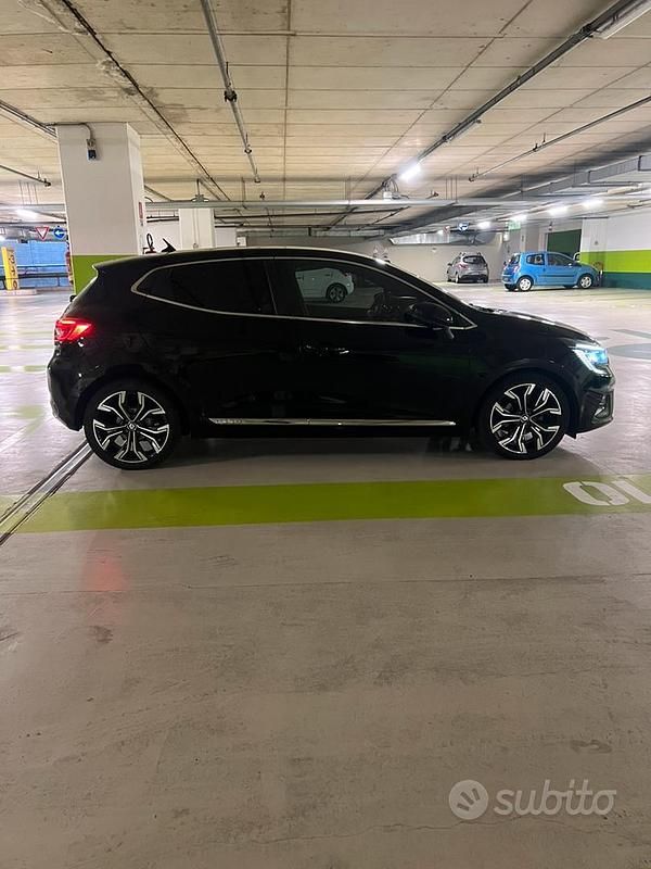 Usata Renault Clio V 100 CV (73 kW) 2021 Nero Berlina