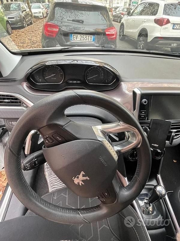 Begagnad Peugeot 2008 82 HK (60 kW) 2015 Vit SUV