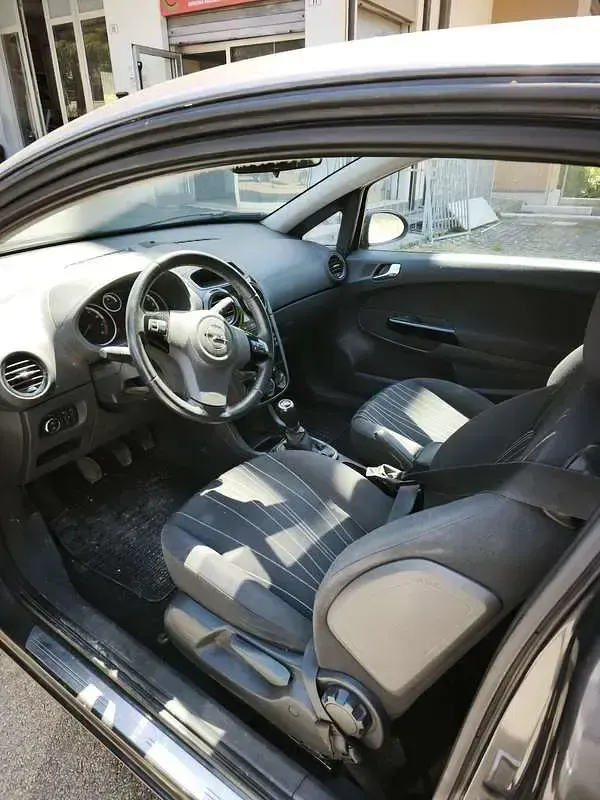 Usata Opel Corsa Club 86 CV (63 kW) 2010 Utilitaria