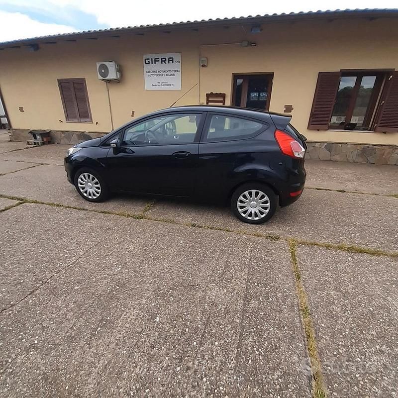 Usata Ford Fiesta 75 CV (55 kW) 2014 Nero Utilitaria
