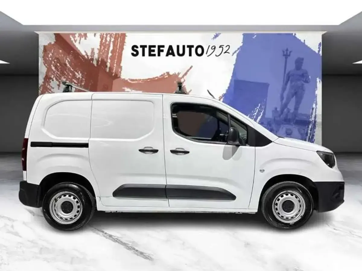 Usata Opel Combo Essentia 102 CV (75 kW) 2021 Bianco Monovolume