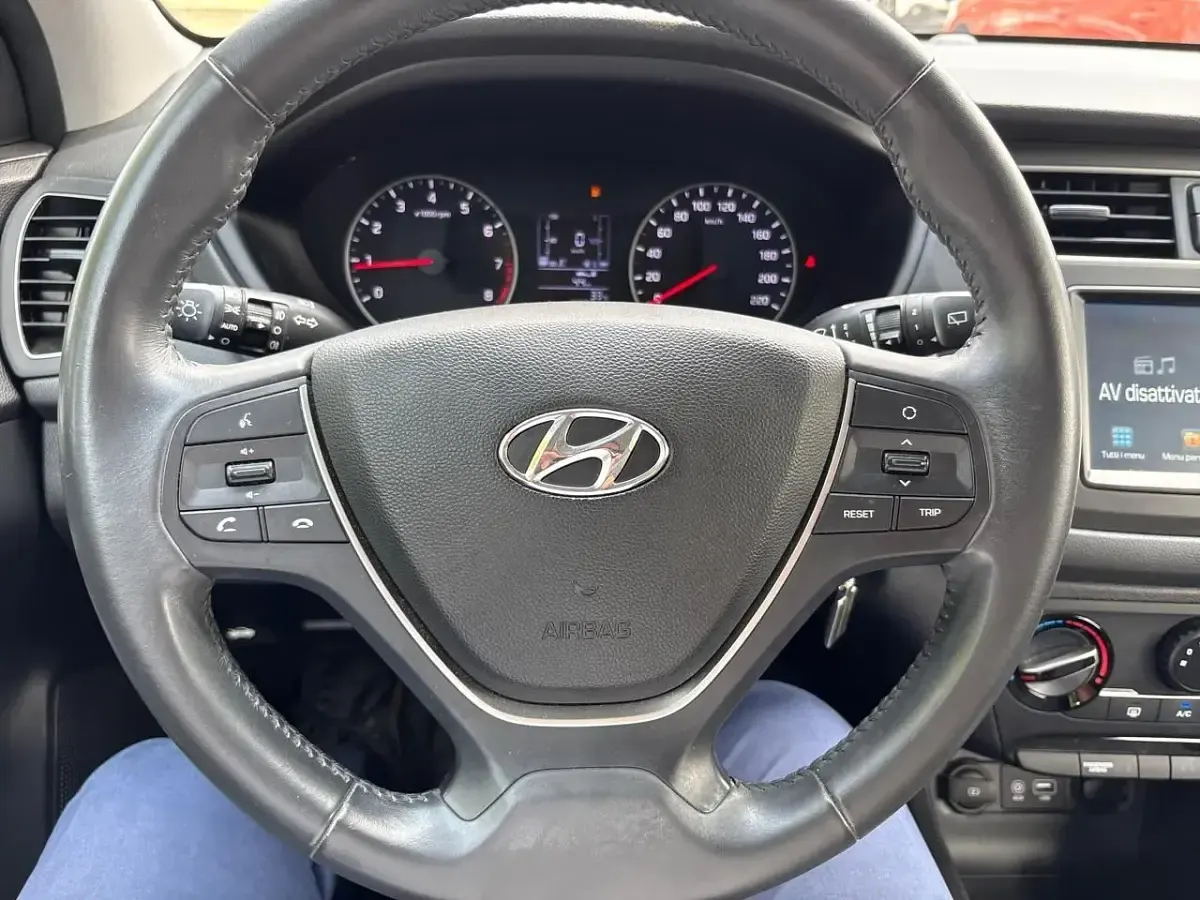 Usata Hyundai i20 75 CV (55 kW) 2019 Grigio Utilitaria