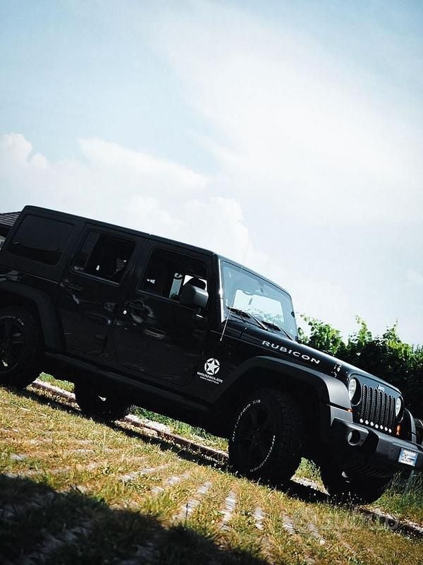 Nero Usata 2011 Jeep Wrangler Unlimited Rubicon SUV | 31.500 € (Buon prezzo) - Immagine 1/4