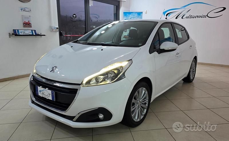 Bianco Usata 2017 Peugeot 208 Allure Utilitaria | 8500 € (Buon prezzo) - Immagine 1/4