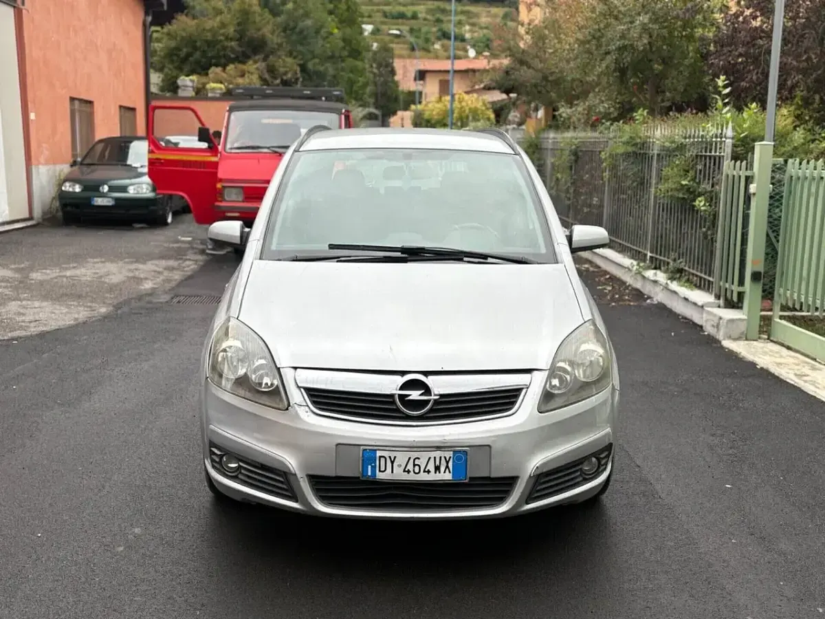 Usata Opel Zafira Cosmo 120 CV (88 kW) 2006 Argento Monovolume