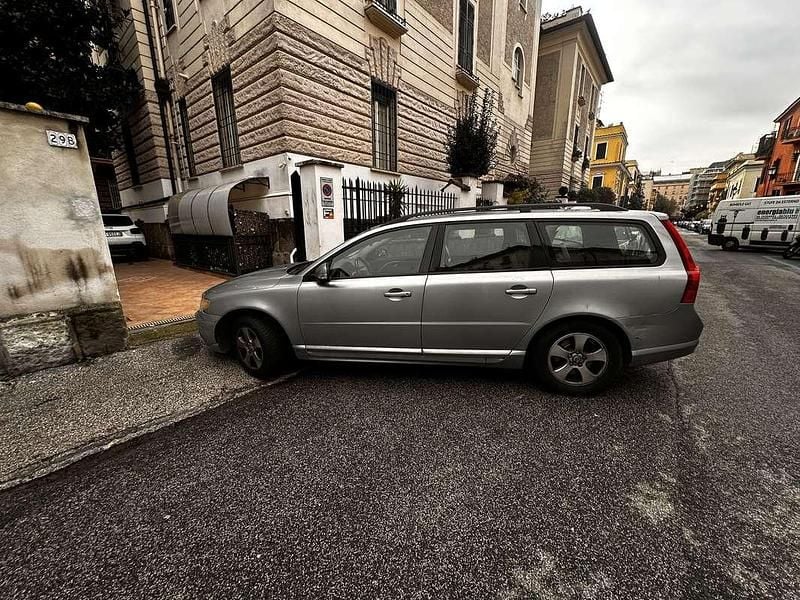Usata 2008 Volvo V70 Station wagon | 3000 € (Super prezzo) - Immagine 1/4